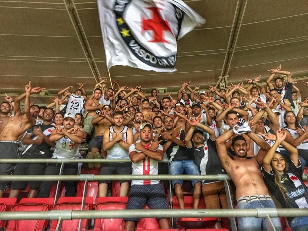 Polícia prende sete integrantes de torcidas organizadas no Rio Polícia prende sete integrantes de torcidas organizadas no Rio