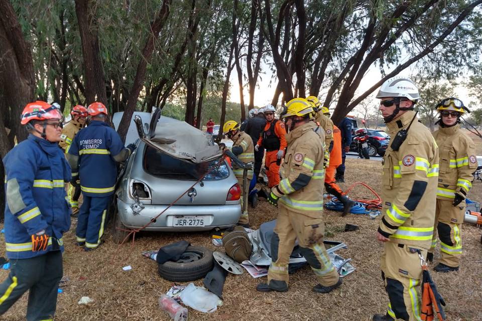 Mulher tem braço arrancado em acidente de carro | Jornal de Brasília