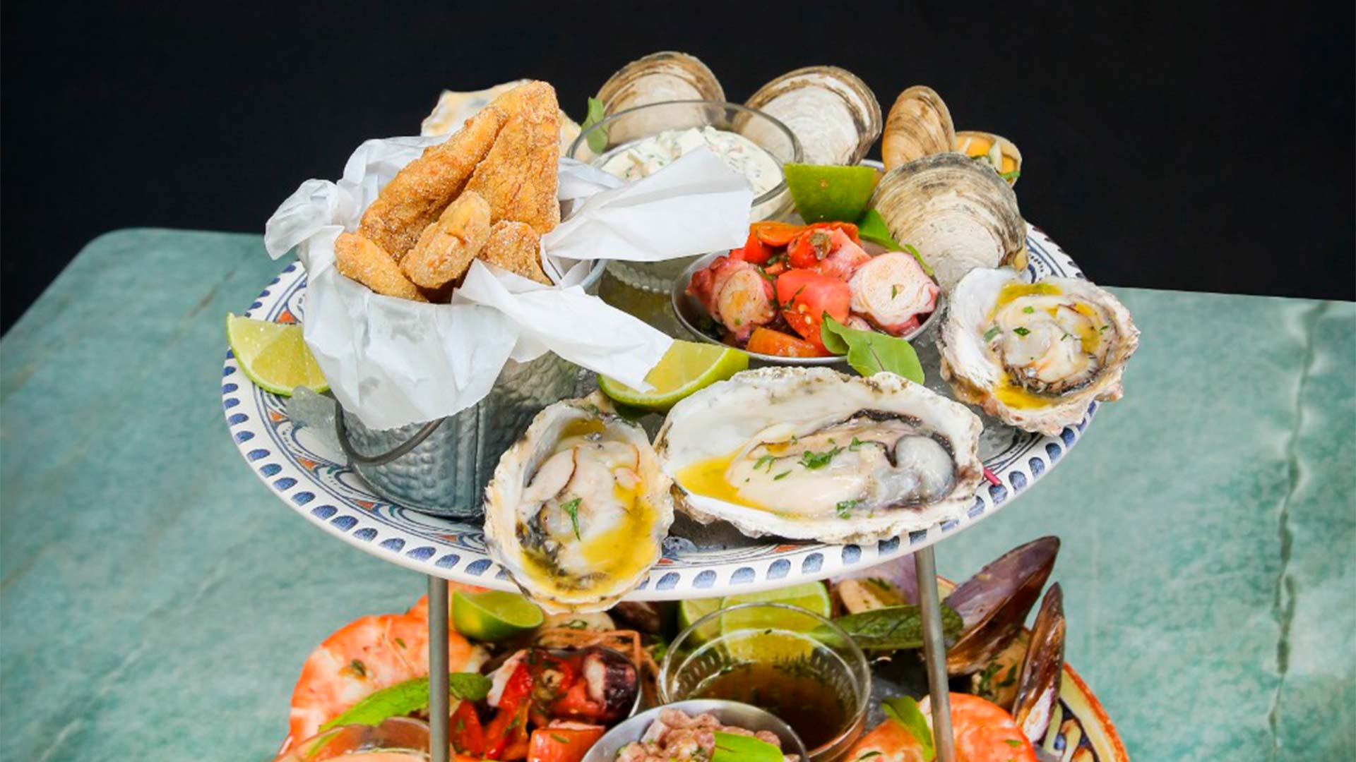 Torre de frutos do mar - Sagrado Mar