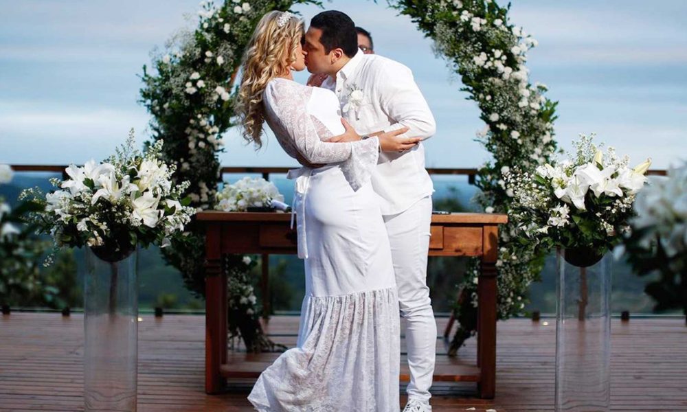 Andressa Urach se casa com Thiago Lopes em pousada de luxo em Santa Catarina