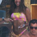 Anitta curte férias no México com família e amigos. Foto: Backgrid/AgNews