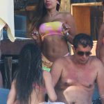 Anitta curte férias no México com família e amigos. Foto: Backgrid/AgNews