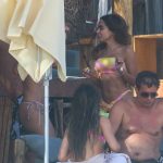 Anitta curte férias no México com família e amigos. Foto: Backgrid/AgNews