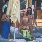 Anitta curte férias no México com família e amigos. Foto: Backgrid/AgNews