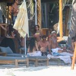 Anitta curte férias no México com família e amigos. Foto: Backgrid/AgNews