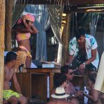 Anitta curte férias no México com família e amigos. Foto: Backgrid/AgNews