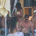 Anitta curte férias no México com família e amigos. Foto: Backgrid/AgNews