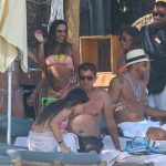 Anitta curte férias no México com família e amigos. Foto: Backgrid/AgNews