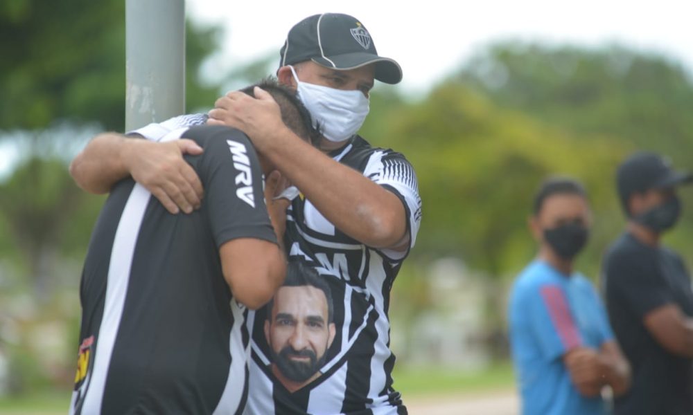 Enterro do motorista por aplicativo Geraldo Iris Gontijo, 50 anos. Foto: Vítor Mendonça/Jornal de Brasília