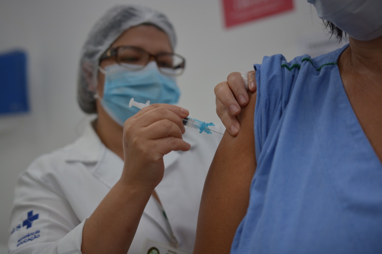 Vacina CoronaVac no HUB. Foto: Vítor Mendonça/Jornal de Brasília