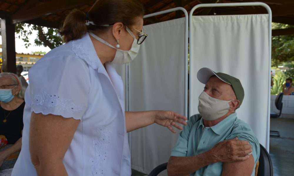 Primeiro dia de vacinação contra covid-19 de idosos acima de 80 anos no DF. Foto: Vítor Mendonça/Jornal de Brasília
