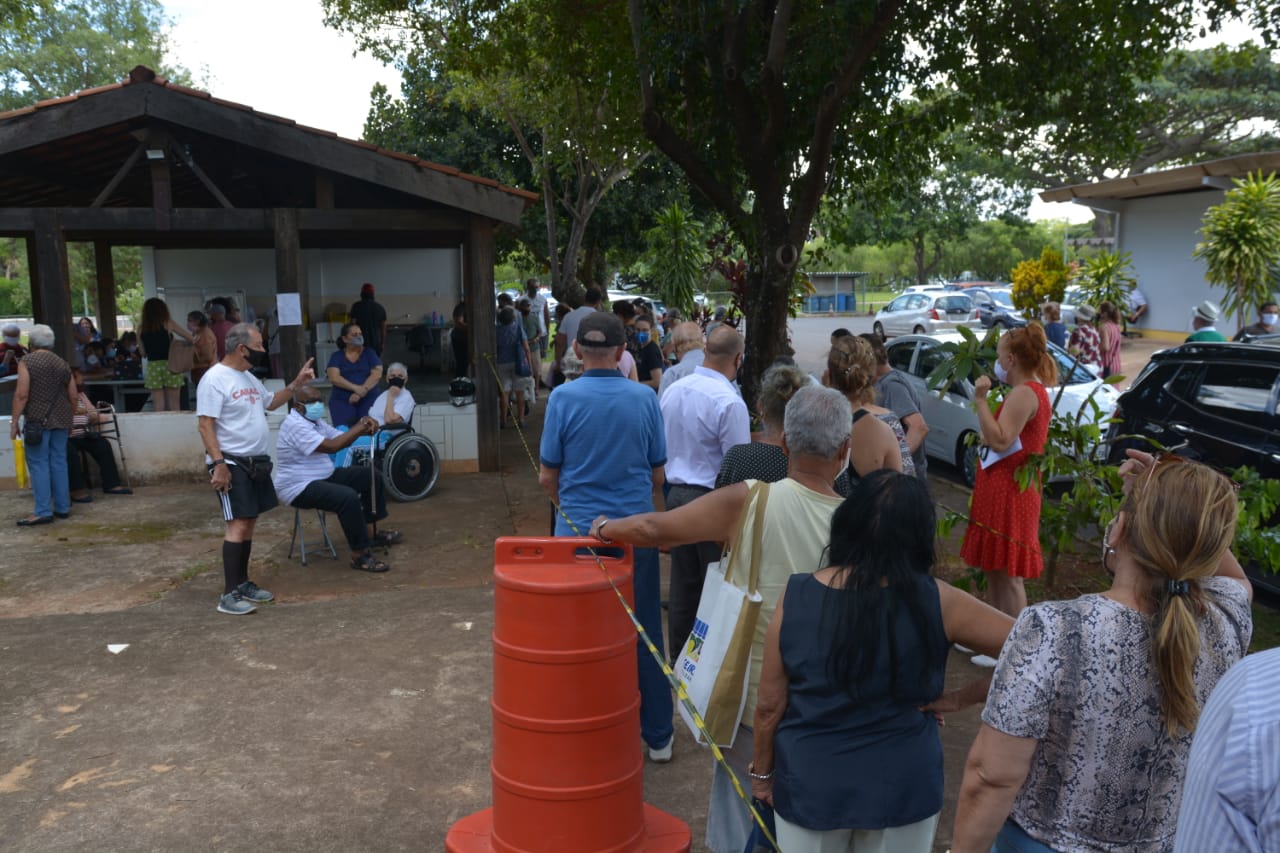 Primeiro dia de vacinação contra covid-19 de idosos acima de 80 anos no DF. Foto: Vítor Mendonça/Jornal de Brasília
