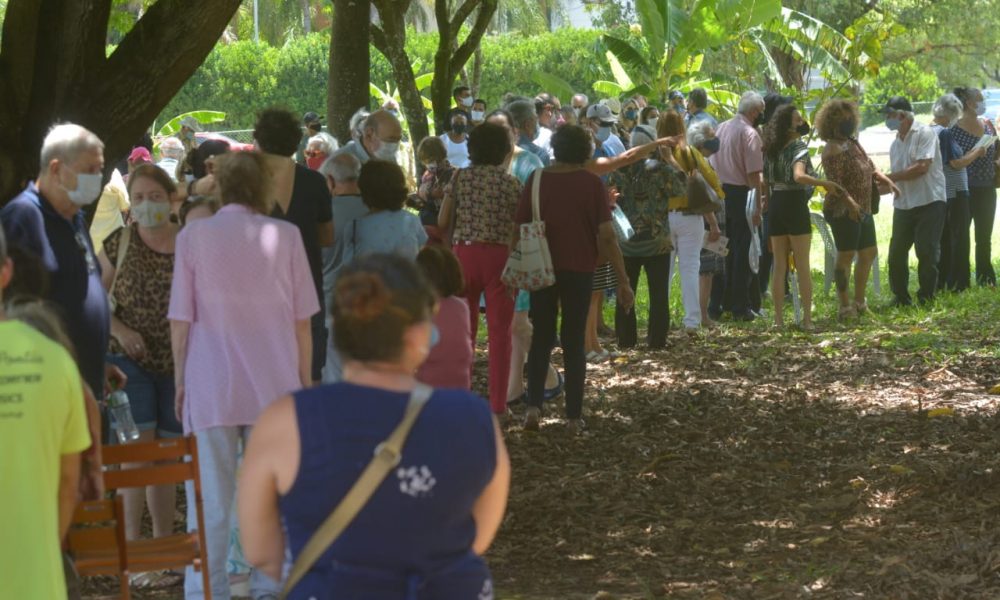 Primeiro dia de vacinação contra covid-19 de idosos acima de 80 anos no DF. Foto: Vítor Mendonça/Jornal de Brasília