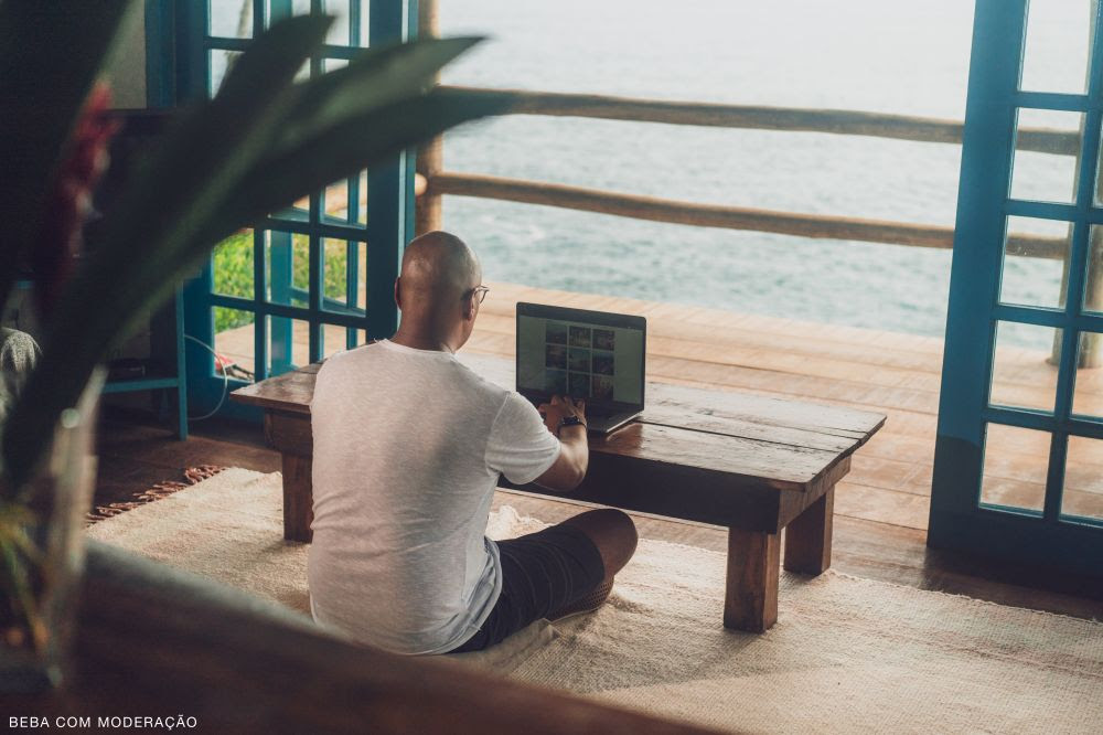 Do home office para o Anywhere Office: cerveja Corona apoia consumidor que sonha em trabalhar com os pés na areia