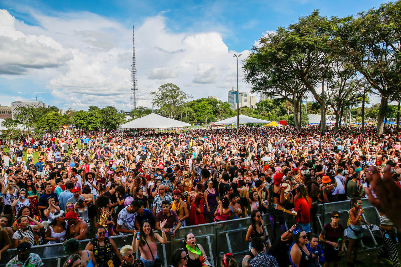 Sem carnaval, cervejaria convoca 20 mil ambulantes de todo o Brasil para dar auxílio e oferece oportunidade de renda extra