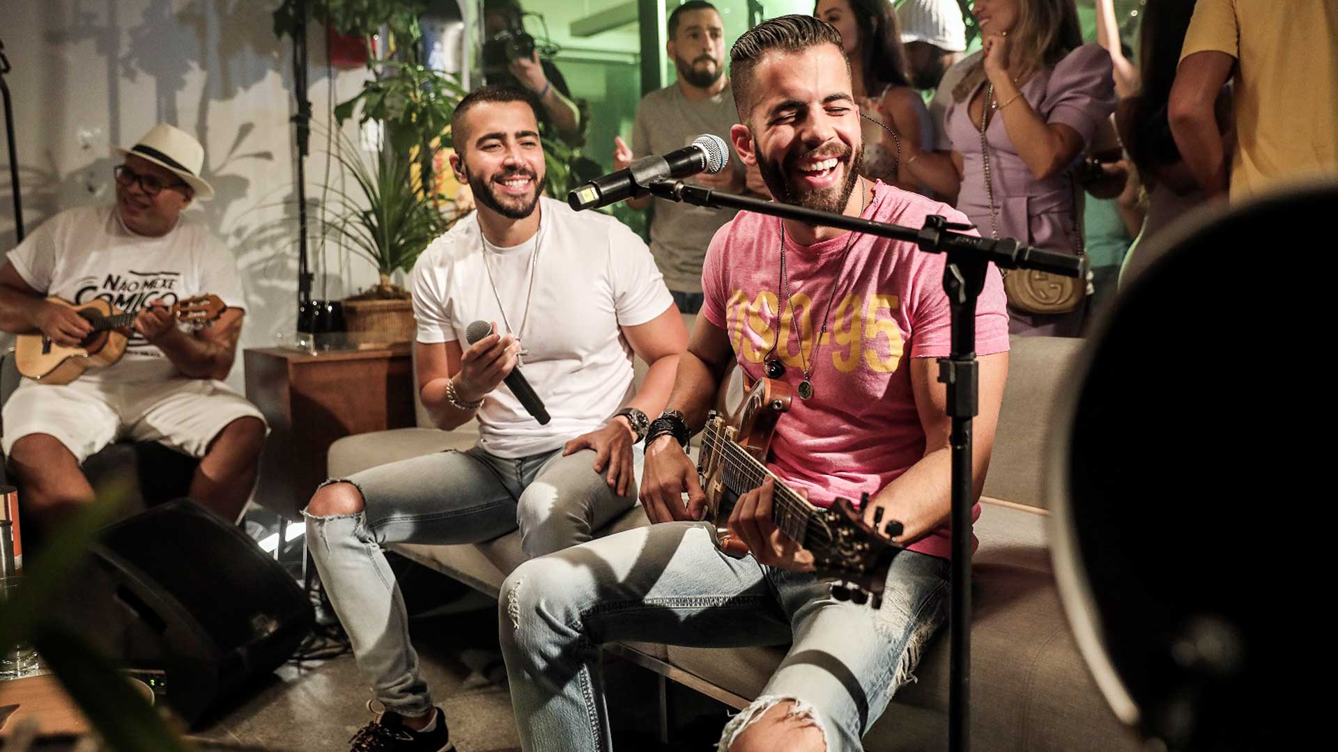 Rafa e Pipo Marques lançam projeto audiovisual "Axé em Samba"