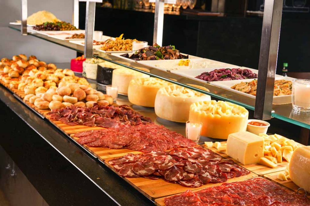 Buffet antepastos. Foto: Victor Rocha