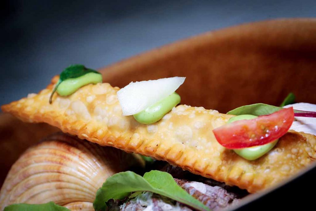  Mini pastel de camarão, marguerita e aioli de manjericão. Foto: Inove Aceleradora