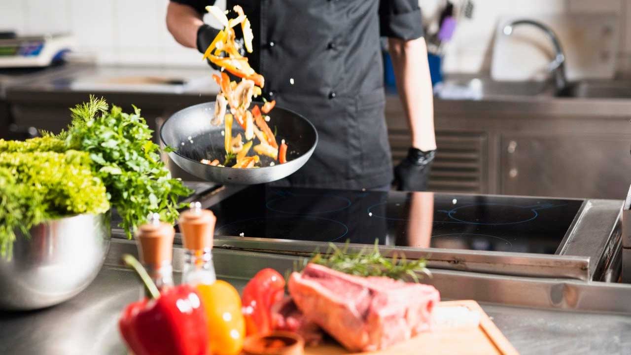 Sebrae e Abrasel-DF promovem oficinas gratuitas sobre como enfrentar e reinventar na gastronomia do DF