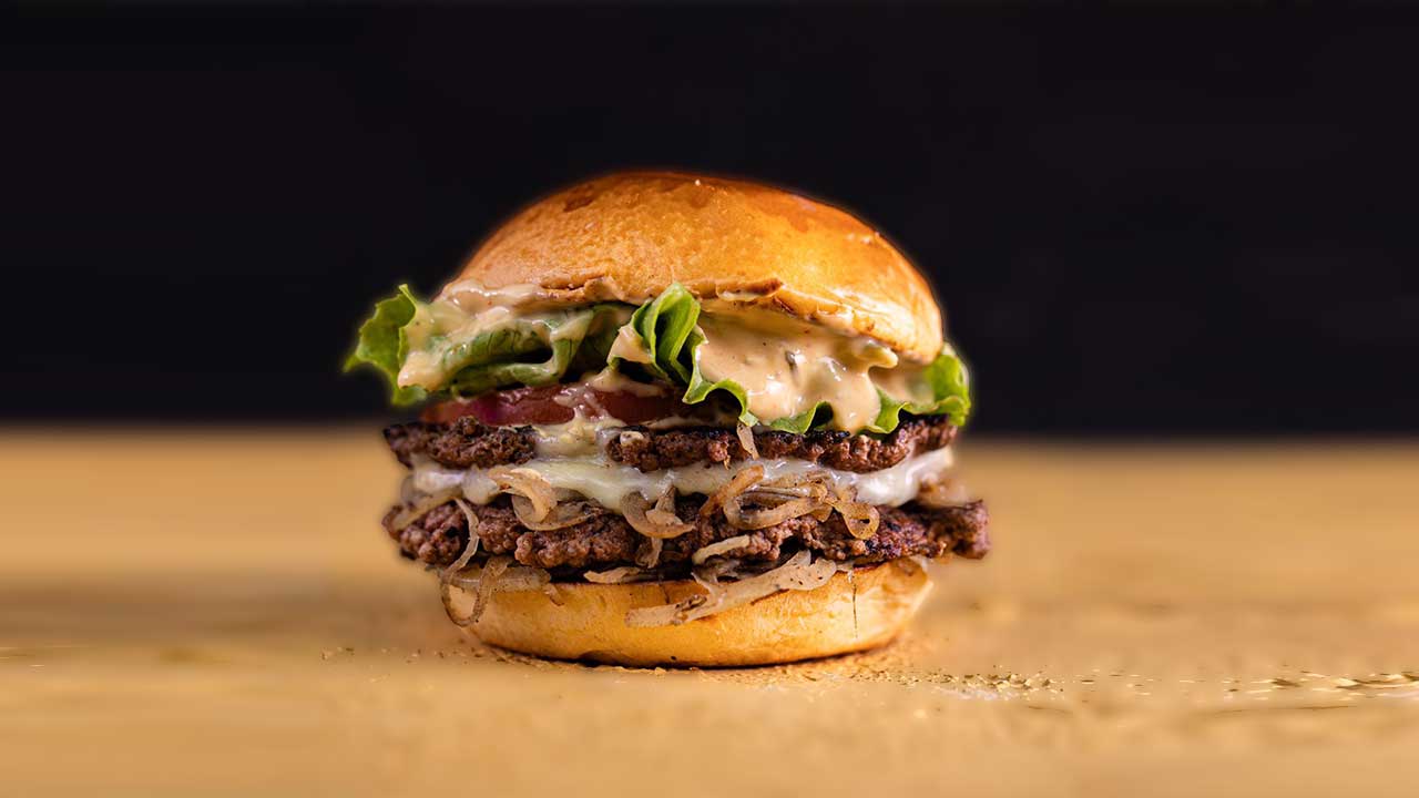 Nova hamburgueria em Sobradinho faz receita tradicional inventada há mais de 90 anos!