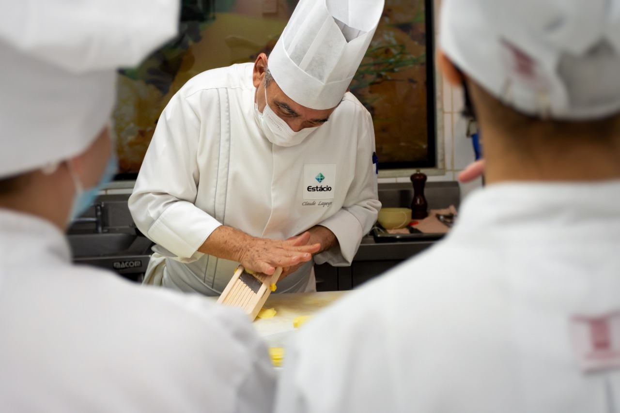 Estácio e Comitê Olímpico do Brasil levam alunos de Gastronomia ao Japão