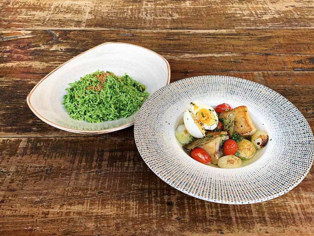 Lisboa, posta de bacalhau assada com arroz rustico de brócolis. Foto: Agência Vera360