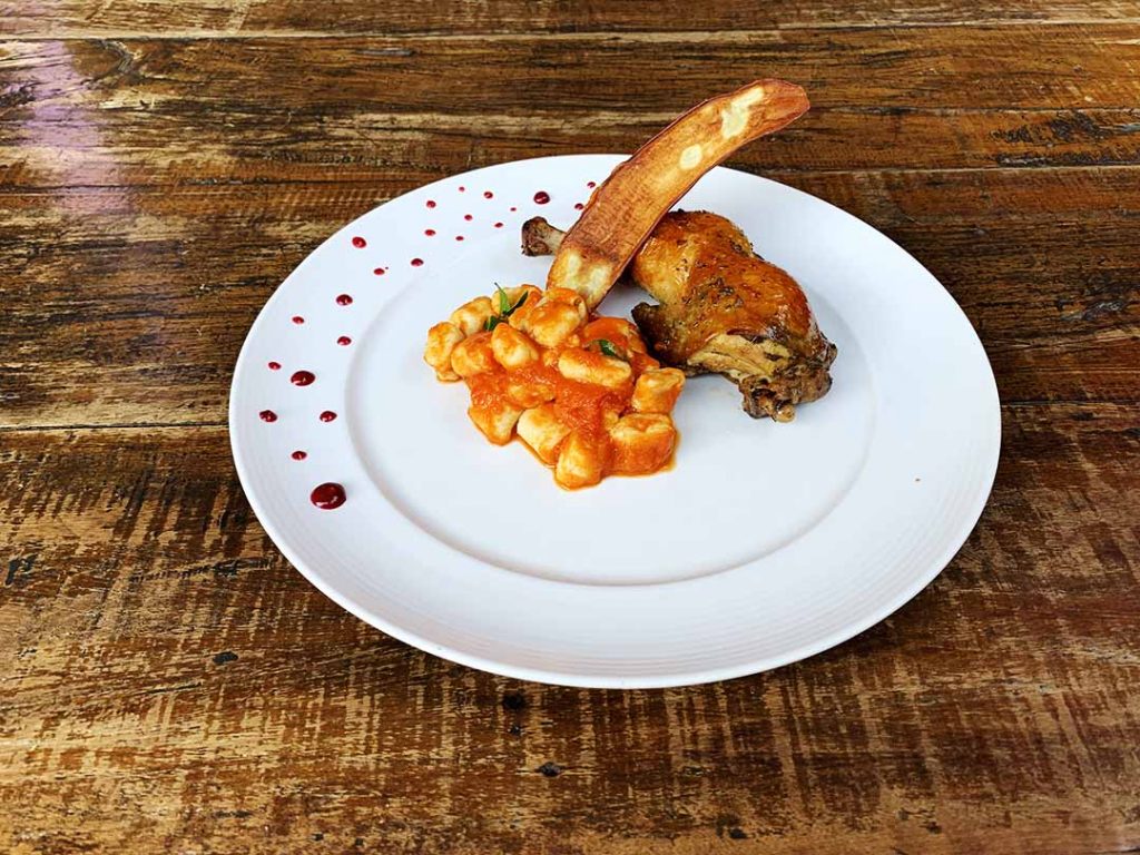 Gramado e Canela, coxa e sobrecoxa de frango assada com ervas acompanhada de nhoque ao molho sugo da casa. Foto: Agência Vera360