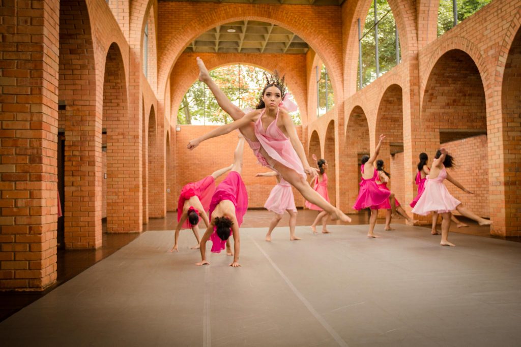 Bailarinos da Flyer Companhia de Dança. Foto: João Vinícius