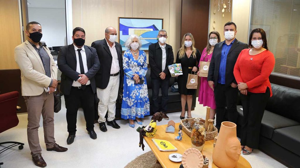 (da esquerda para a direita): TIAGO ALEX (São Joaquim do Monte), JOSÉ EDSON DE MELO (Cupira), OBERDAN ANDRADE (Panelas), COSETE RAMOS (Presidente da AMABrasília), JOSENILDO SANTOS (Agestina), VANESSA MENDONÇA (Secretária de Turismo do DF), CAROLINE FIGUEIREDO (Secretária de Turismo de Alegrete-RS), TIAGO BARBOSA (Lajedo) e MEYRE FRANCE ( Secretária Executiva da Anseditur). Foto: Aurélio Pereira/Setur-DF