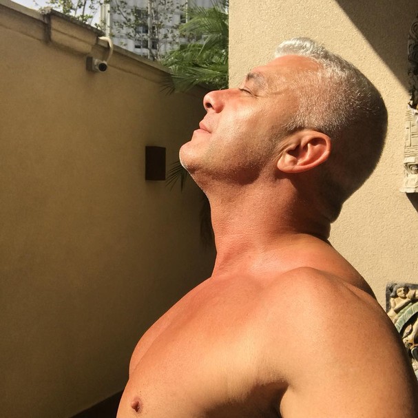 O empresário e marido de Ana Hickmann voltou a malhar e conta com a ajuda do treinador Caio Franco