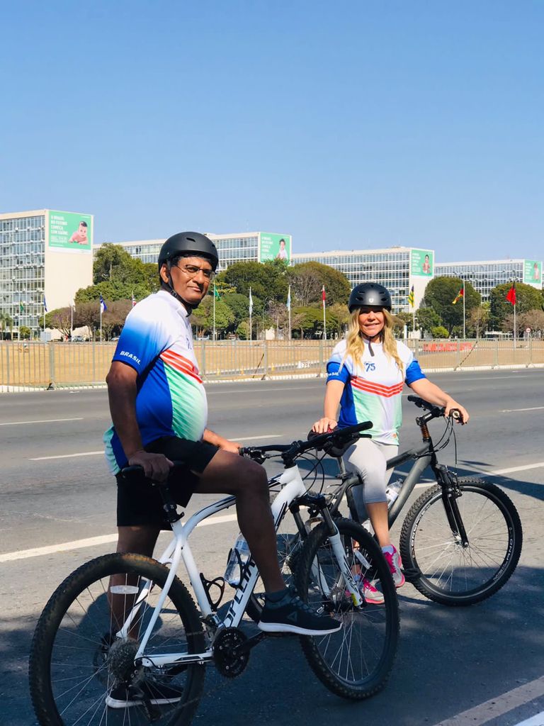 A secretária de Turismo do DF, Vanessa Mendonça, e o embaixador da Índia, Suresh Reddy, percorrem monumentos de Brasília em homenagem aos 75 anos de independência da Índia. Foto: Cláudio Gerber/Setur-DF