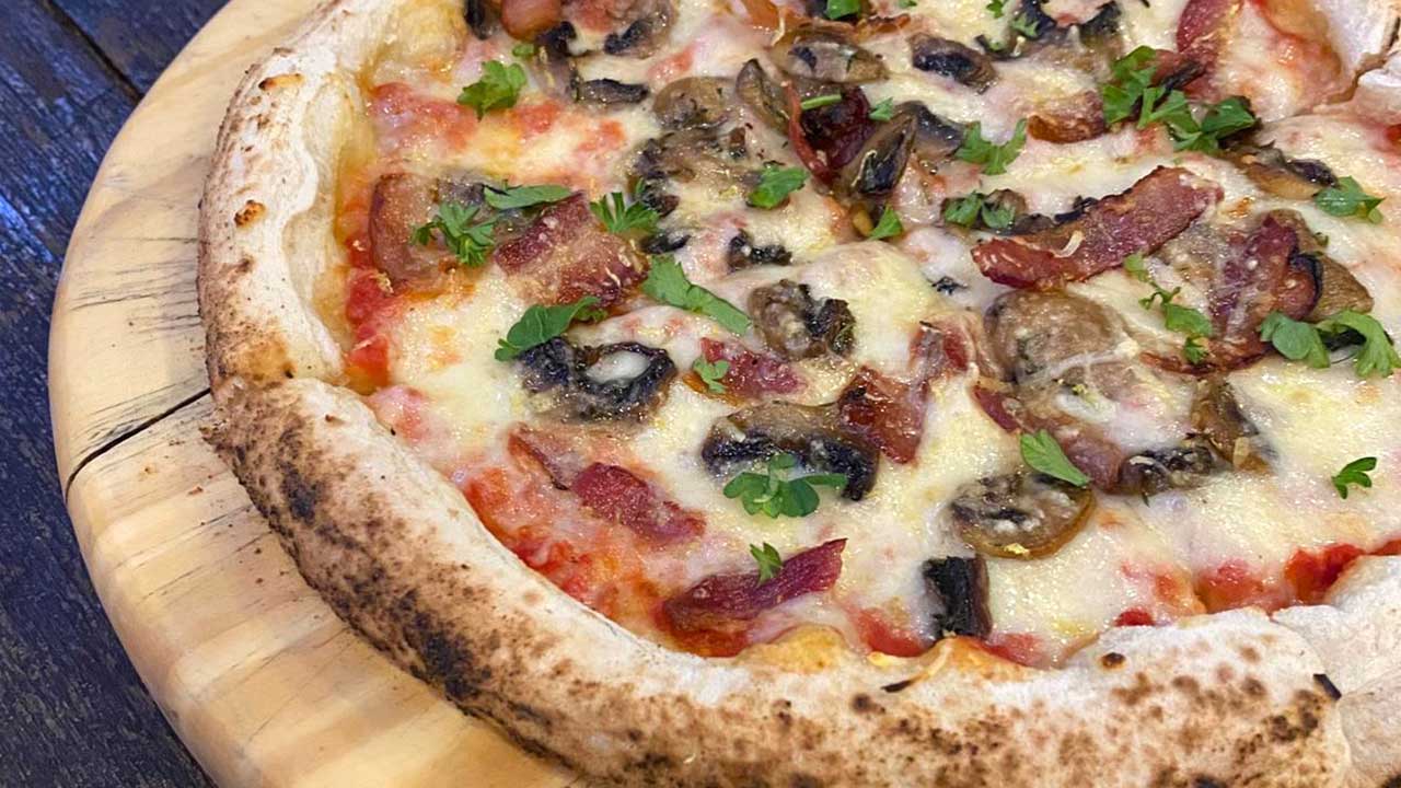 Cogumelos com bacon e sobremesa de amora com chocolate branco, descubra as novidades da Grano & Oliva