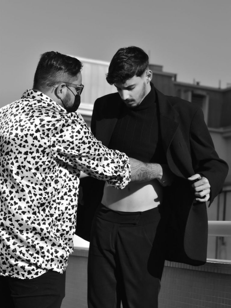 Higor Bernardi e o estilista Bruno Bacck. Foto: @luizgimenesof / Renato Cipriano - Divulgação