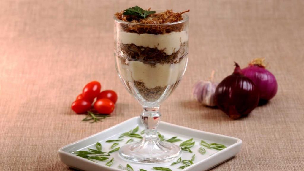 3º Colocado - Carne de sol com creme de mandioca e batata, do Dikantu Bar. Foto: Divulgação