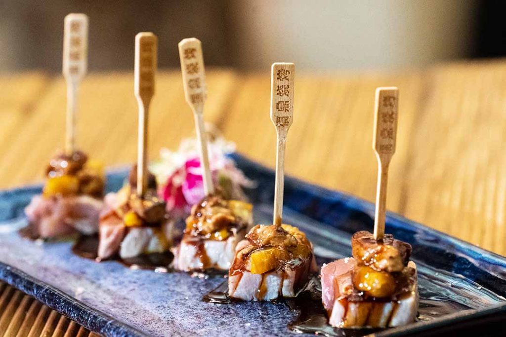Atum com foei gras e caju confitado. Foto: Rodrigo Pimenta/X!S Fotografias