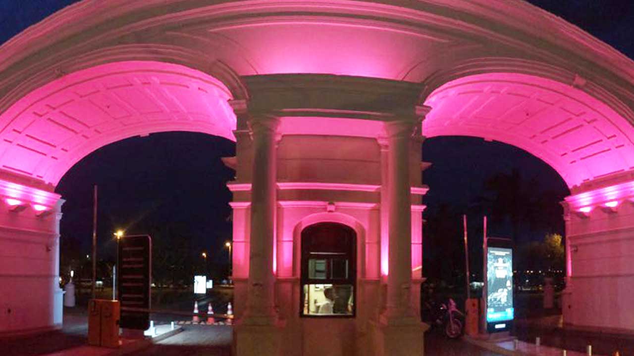 Com campanha de conscientização e pórtico iluminado, Pontão engaja-se no “Outubro Rosa”