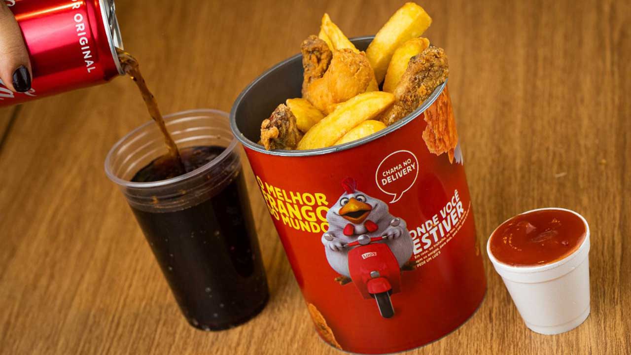 Dia das Crianças com frango no balde e fritas é na Lug’s
