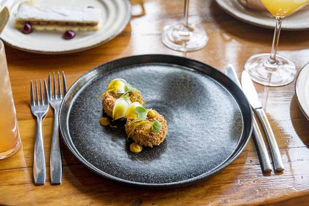 Croquete de pato com redução de tucupi. Foto: Fernando Pires