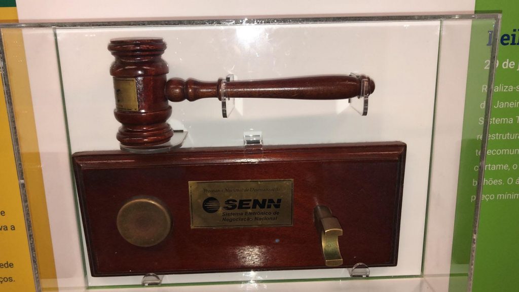 Martelo que bateu no leilão da privatização da Telebrás