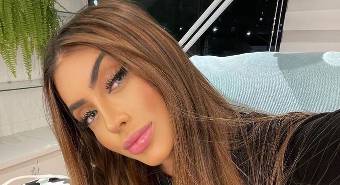 Acabou! MC Mirella assina divórcio após rumores de que Dynho Alves estaria traindo a cantora com sua colega de reality, Sthe Matos.