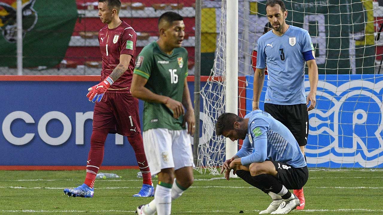 Bolívia faz 3 a 0 com direito a 'olé' e complica Uruguai nas Eliminatórias