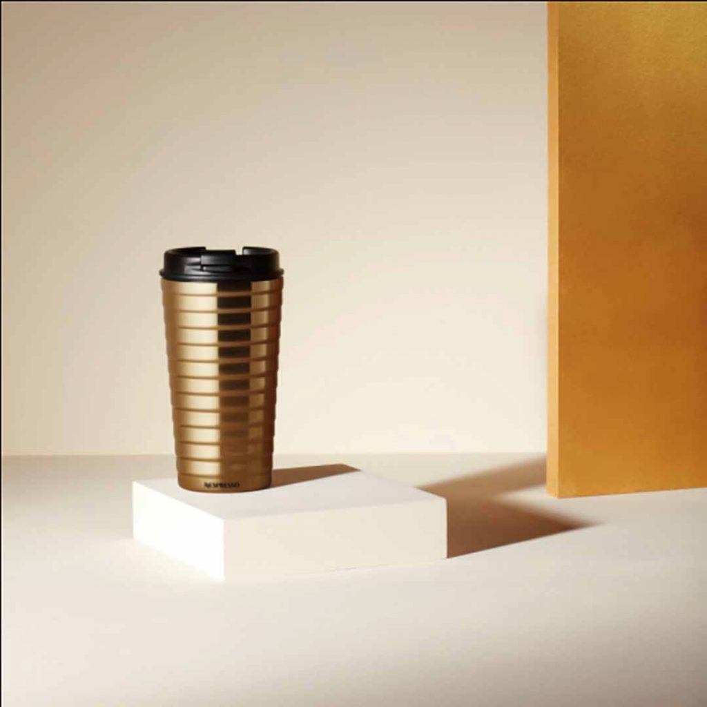 Travel Mug Dourada. Foto: Divulgação