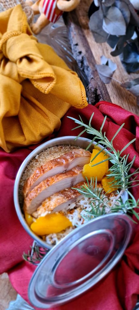 Peito de peru fatiado, assado em baixa temperatura ao Sauce L’orange