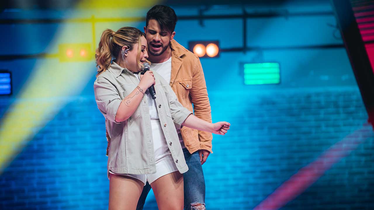 Ávine Vinny e Mari Fernandez se juntam na canção inédita "Vazou um Áudio"