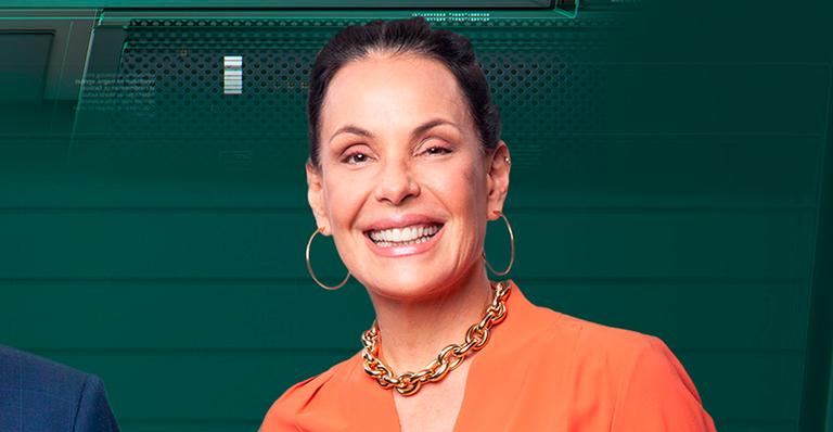 Carolina Ferraz confunde nomes no Família Record.