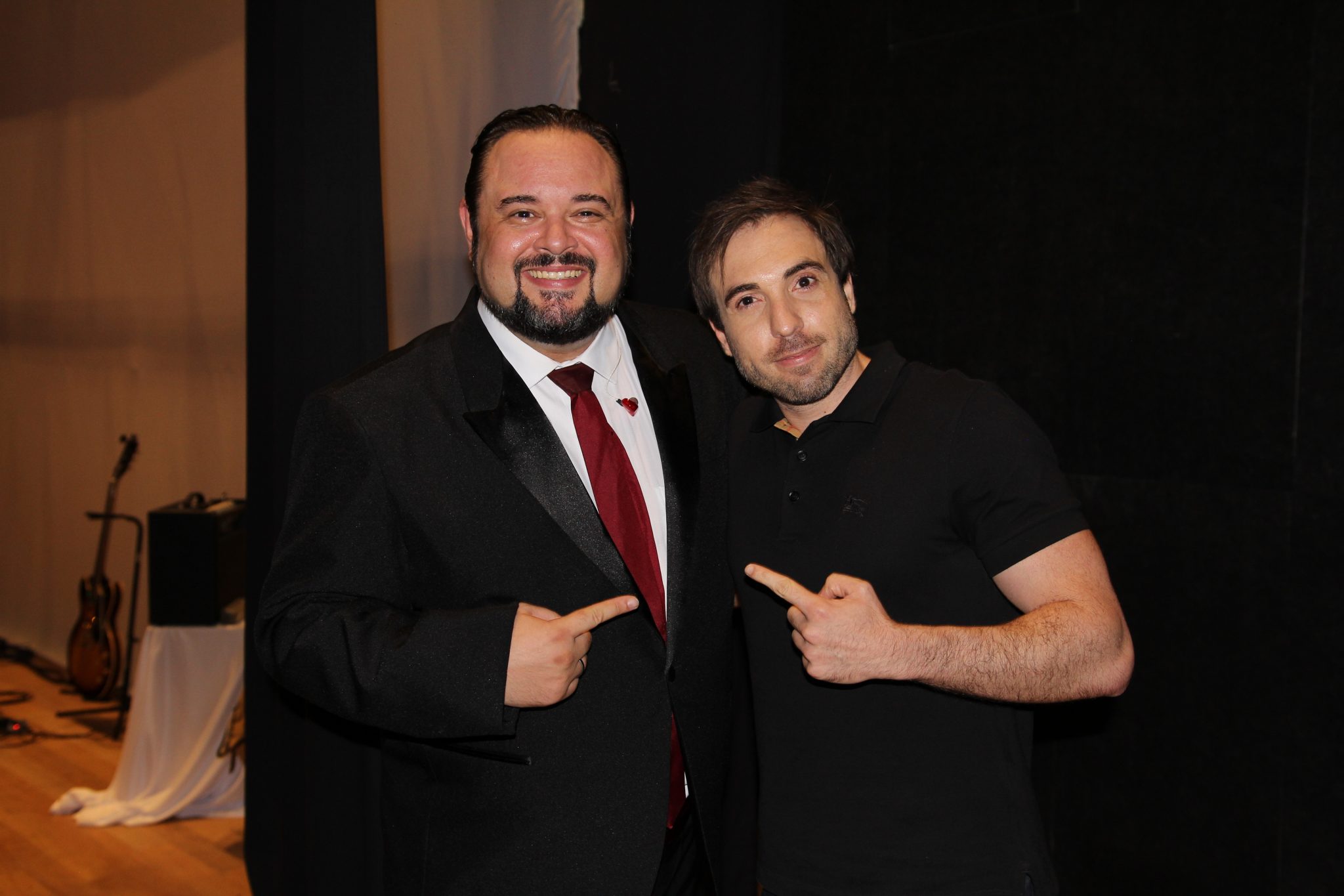 Cantor português Axel faz show de Natal em São Paulo e doa uma tonelada ...