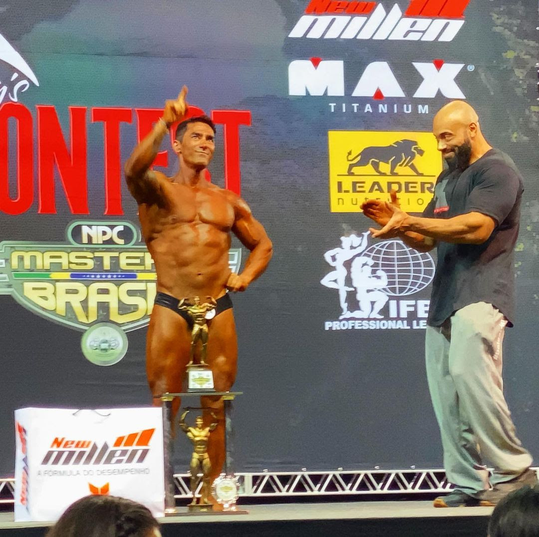 Fisiculturista se cura do câncer e vence competição