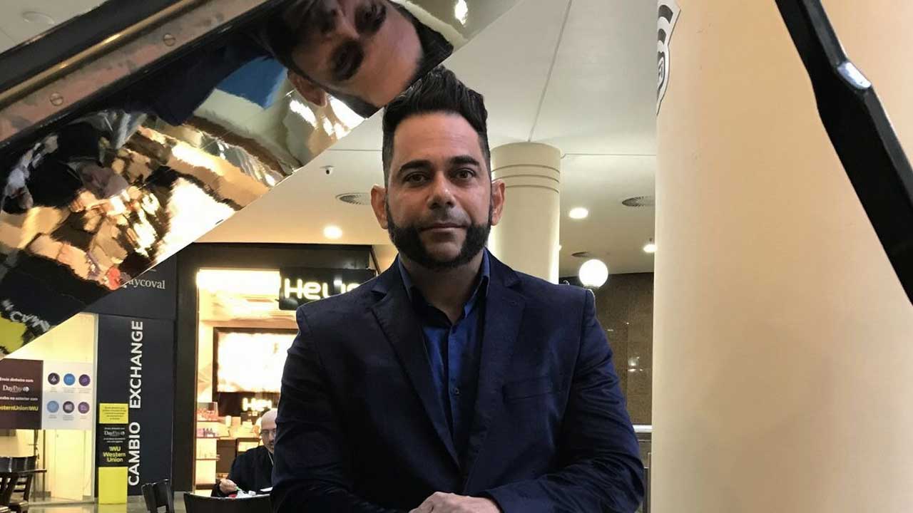 Almoço musical, com o pianista Fabiano Cavalcante animam as quintas, na praça de alimentação do Liberty Mall