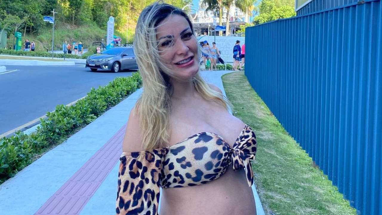 A modelo de 34 anos diz ser uma pessoa muito ciumenta, e pelo fato do marido cuidar das redes sociais dela, ela preferiu bloquear as ‘amigas gostosas’.