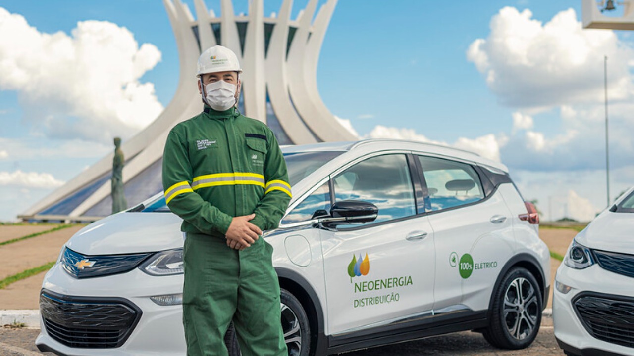 Os veículos são preparados para atender a população com todos os serviços técnicos e comerciais que a distribuidora oferece.